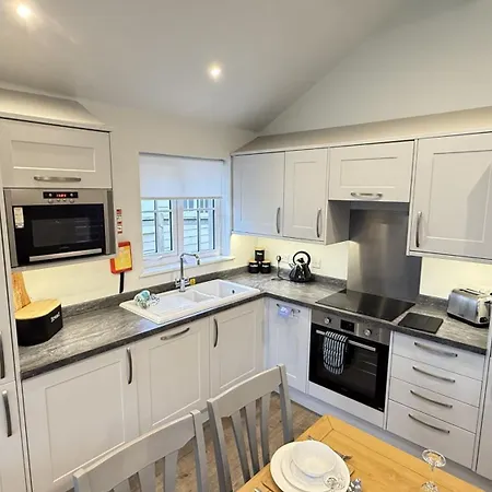 Seaglass Bay - Part Of The The Bay Village With Pool, Gym And Direct Access, Pub, Restaurant, Tennis And Meadows Walks Filey