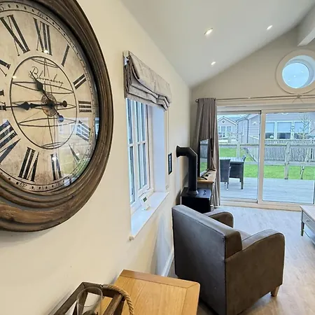 Seaglass Bay - Part Of The The Bay Village With Pool, Gym And Direct Access, Pub, Restaurant, Tennis And Meadows Walks *