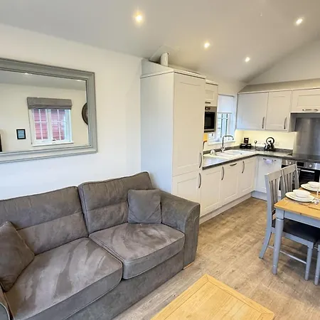 Seaglass Bay - Part Of The The Bay Village With Pool, Gym And Direct Access, Pub, Restaurant, Tennis And Meadows Walks