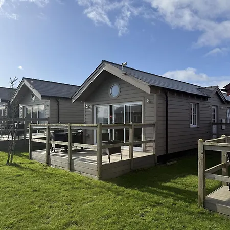 Seaglass Bay - Part Of The The Bay Village With Pool, Gym And Direct Access, Pub, Restaurant, Tennis And Meadows Walks Holiday home *